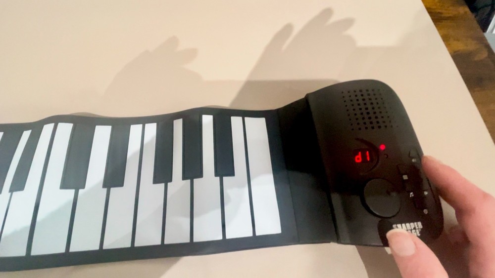 The Sharper Image Roll-Up Digital Electrionic 37 Key-Keyboard New/Open Box