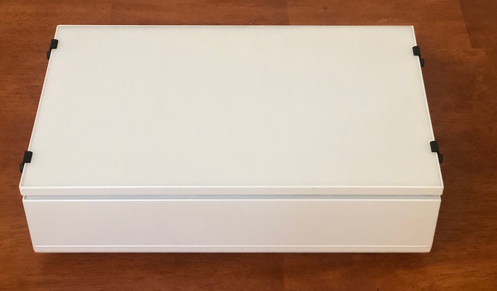 LIGHTBOX – Hancocks – UK / 240V