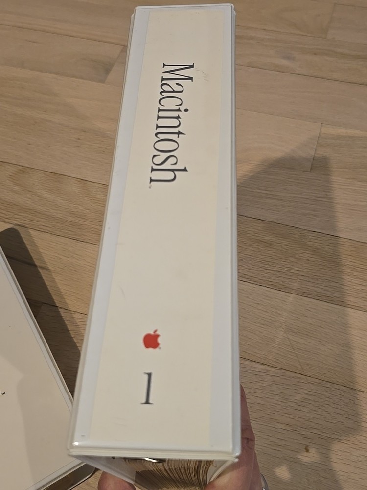vintage apple inside macintosh volume 1 and 2 developer manuals 84-85