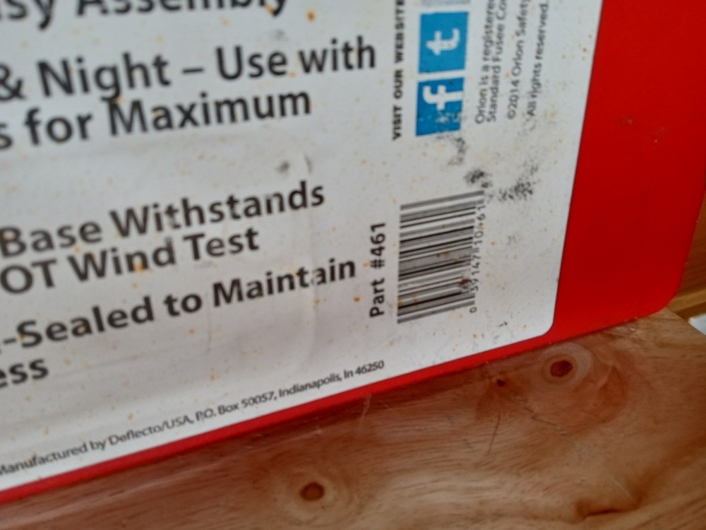 Orion Emergency Reflective Triangle Kit Roadside Safety 3-Pack DOT - Open Box