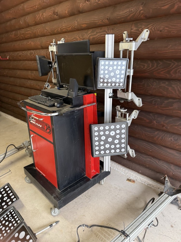 Snap on/ John Bean EEWA550A Wheel Aligner System With Accessories ￼