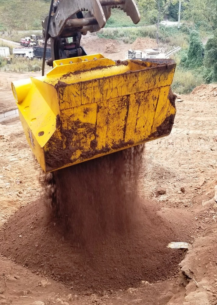 compact excavator soil screening bucket - fast and effective in damp soil