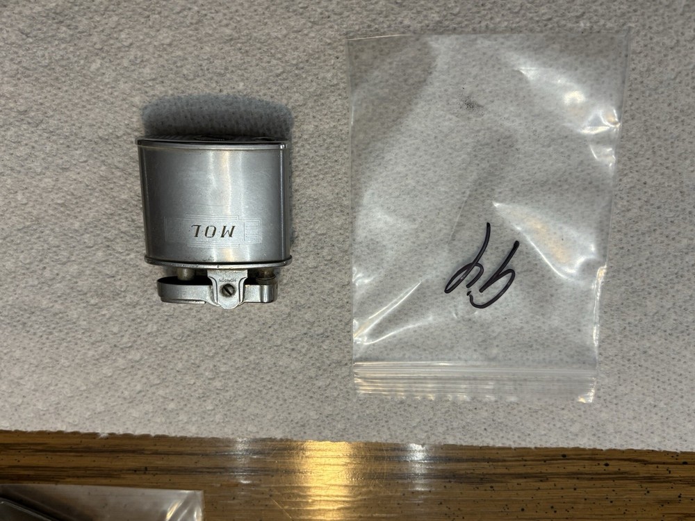 Vintage Ronson Standard Silver Tone Lighter