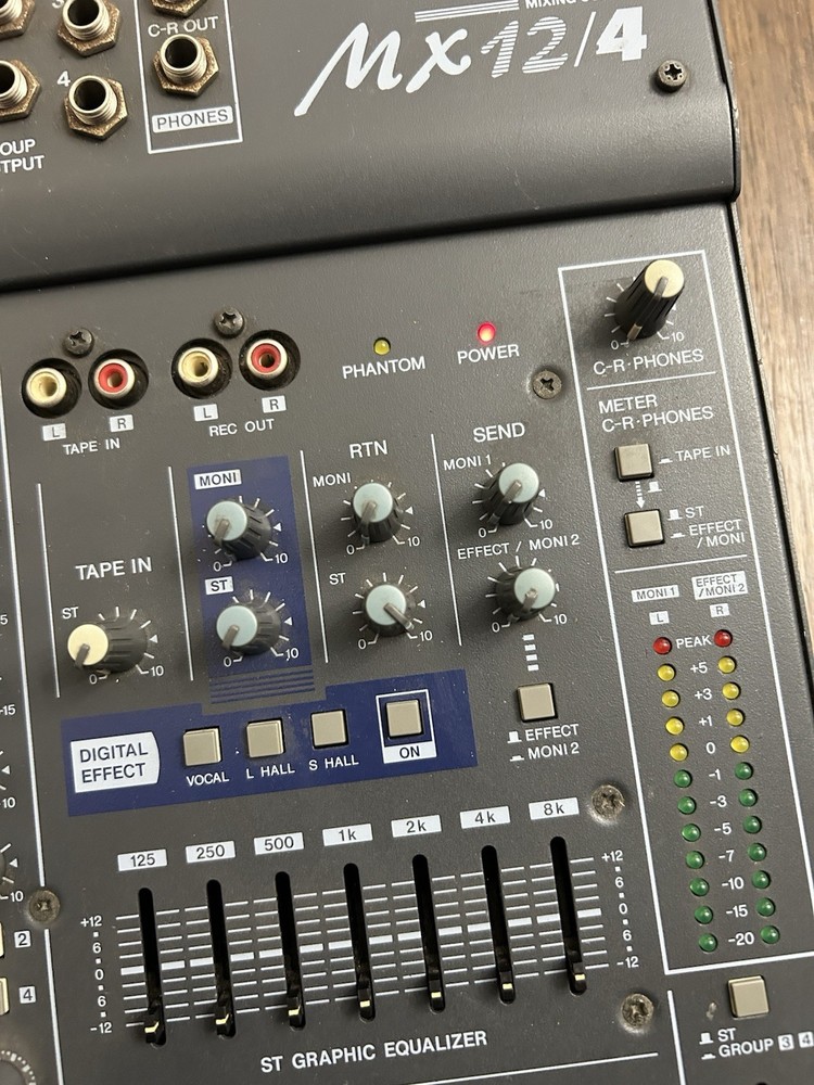 Yamaha MX12/4 Mixing Console