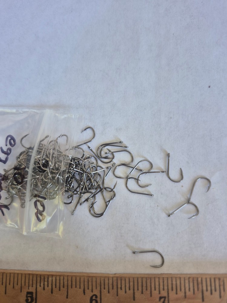 Fly Tying Hooks  100 pack  size 10 black Egg  hook unknown brand