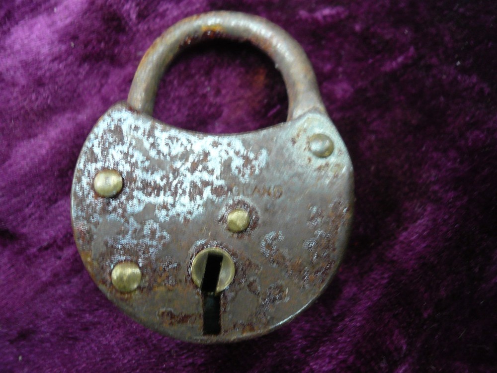 3 Vintage padlocks without keys (Box71)