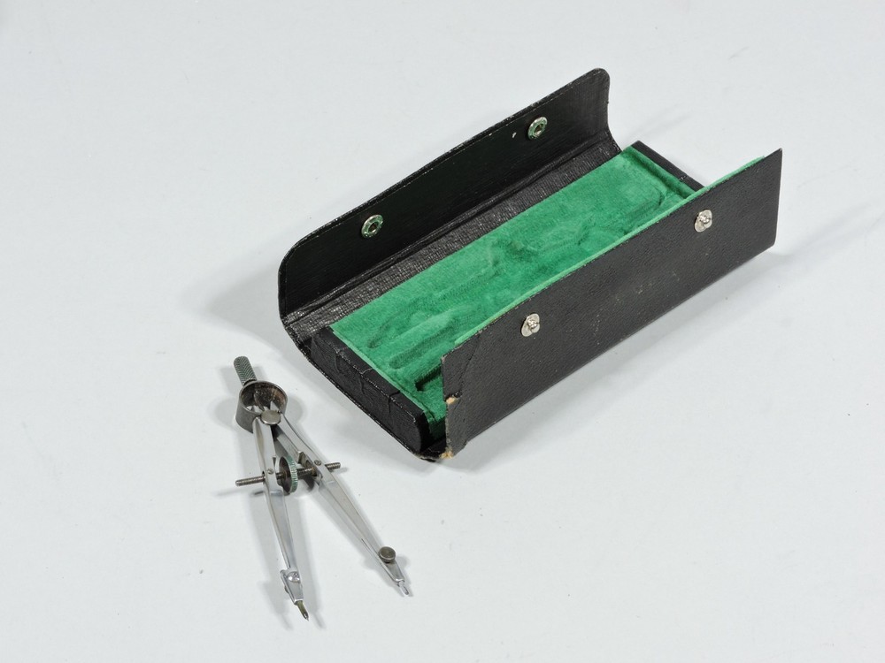 Antique 606.50430 drawing compass with case