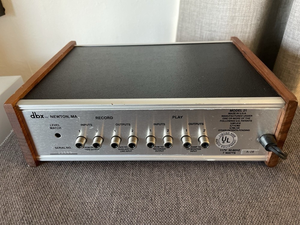 Vintage DBX 21 Disc/ Tape Decoder Noise Reduction Model 21 USA Made 240v