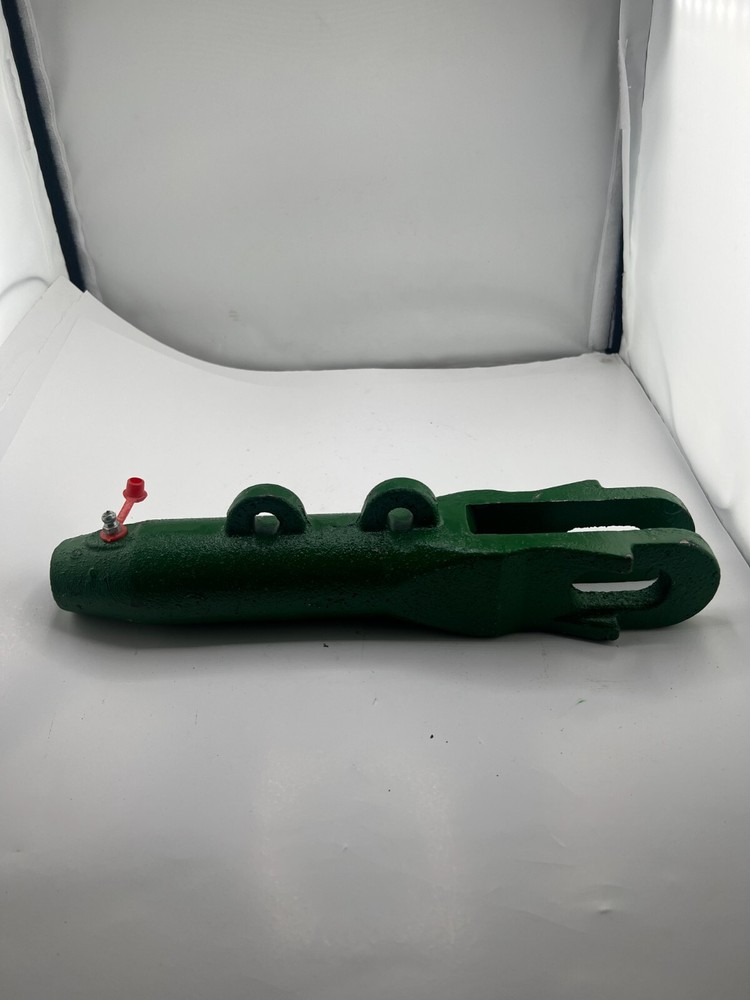Casting Lower Lift AN002262 Fits John Deere
