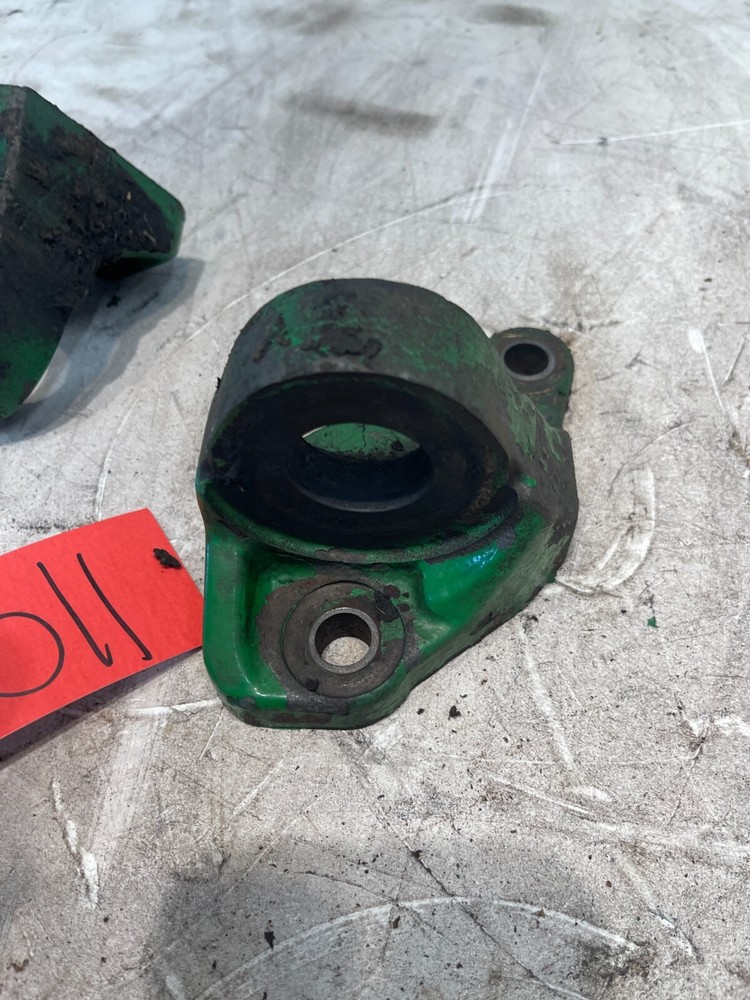 John Deere 7800 Tractor Engine Mount Brackets R95415 R95414