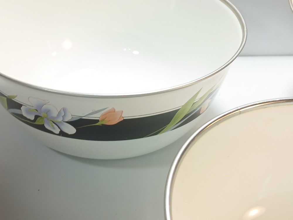 Vintage Enamelware Set Sanyo Cookware Set 3 Bowls + Lids Iris Pattern