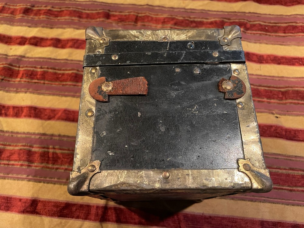 Steamer Trunk Salesman Sample/Doll Trunk