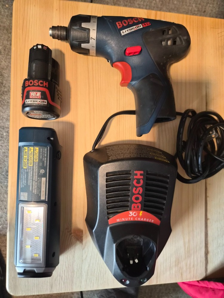 Bosch wireless drill + light +2 battery + charger