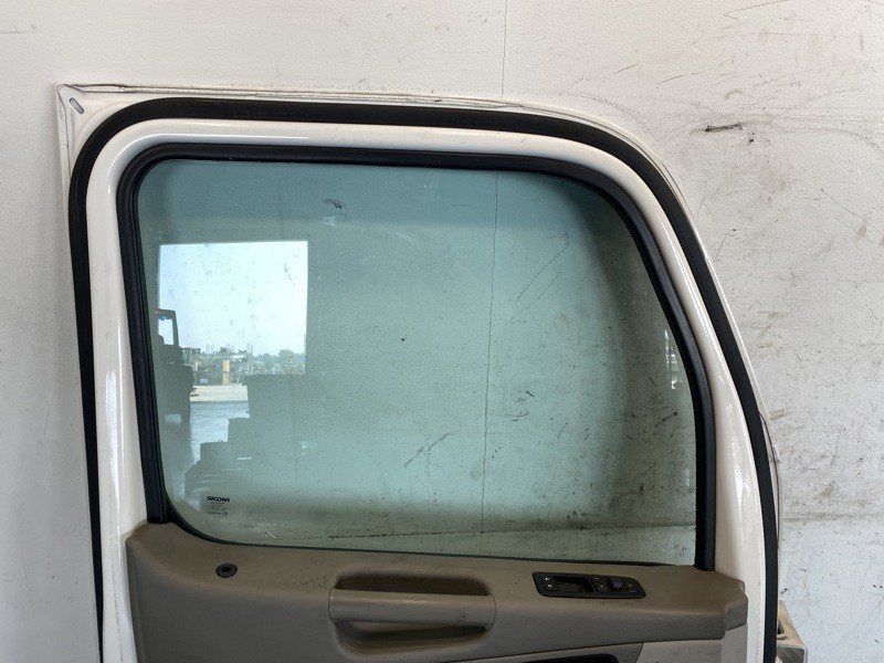 2018 Peterbilt 579 Door (606-14018)