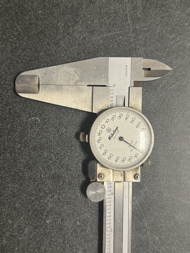 Mitutoyo Dial Caliper In Box 505-628
