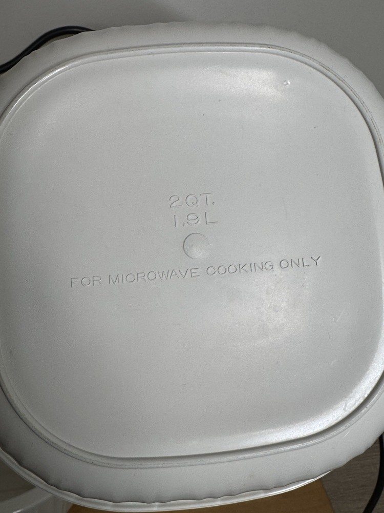 Vtg Rubbermaid Microwave Cookware 8 Pc Set Stackable 1, 2 & 3 Qt Lids & Popcorn