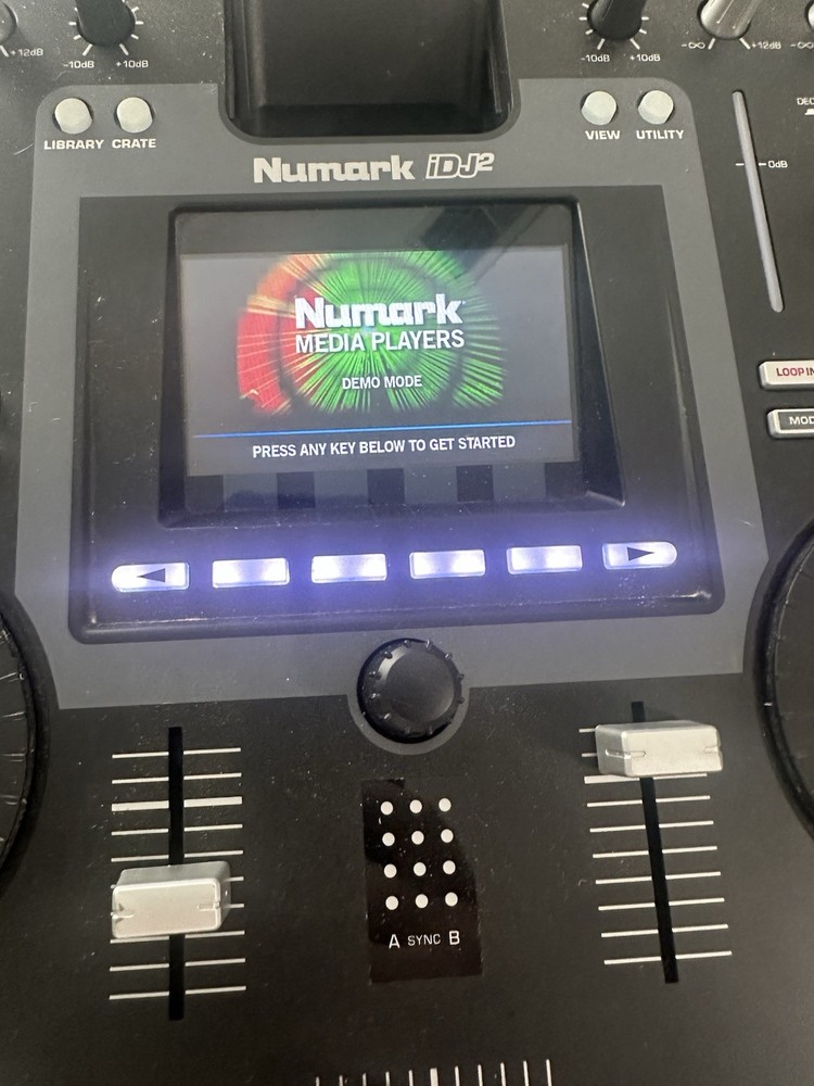 Numark iDJ2 DJ Mixing Console Compatible with iPod Mobile DJ System - TESTED