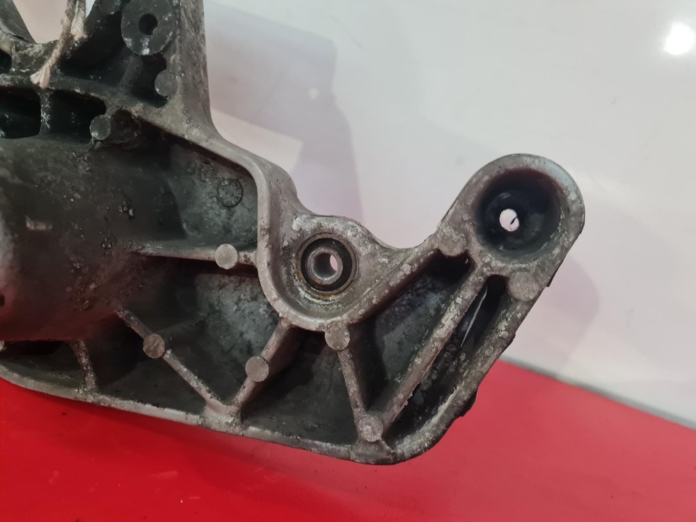 2012 YAMAHA YP 125 EXHAUST BRACKET