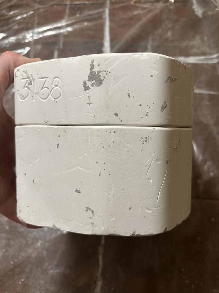 (#2) Clay Magic Inc 2009 Medium Worm Head And Tail 3138 Slip Mold