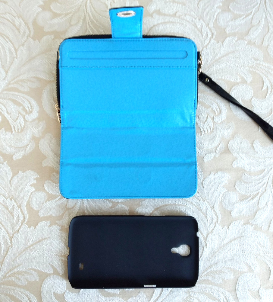BLACK & BLUE WRISTLET PURSE