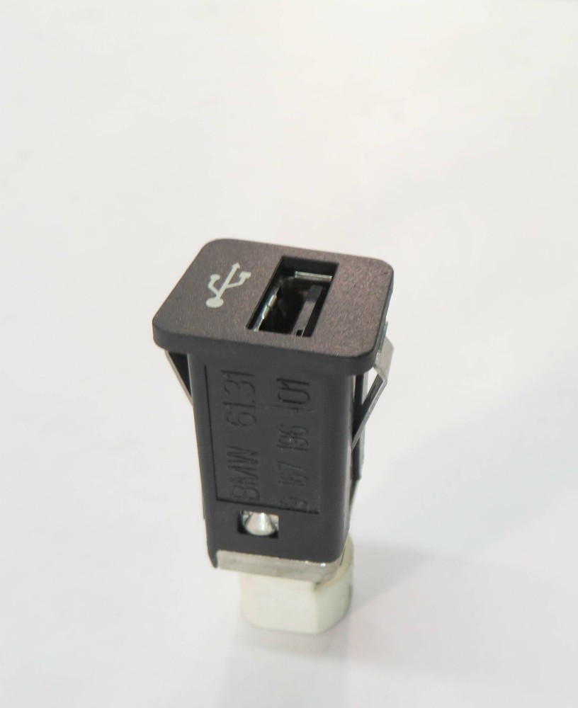 2009 BMW 750i (F01) USB IN INPUT JACK