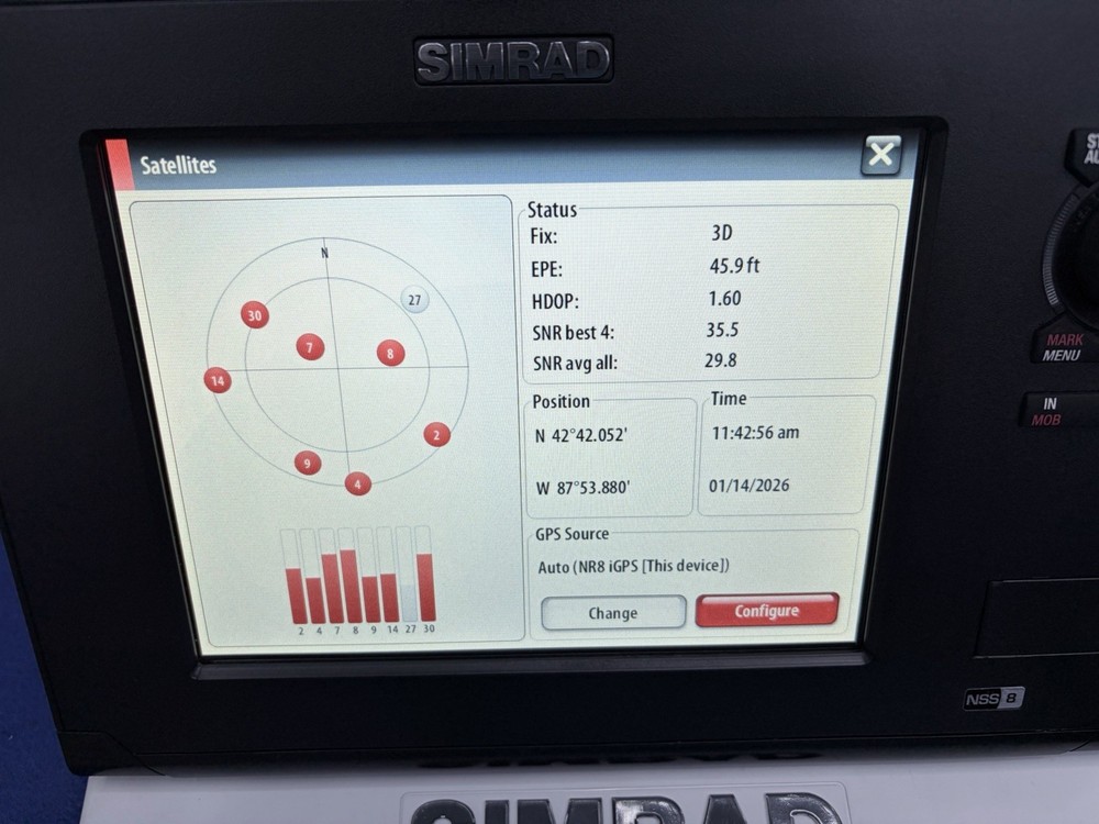 Simrad NSS 8 Sport GPS Chartplotter Sonar Multifunction Display W/ Cover