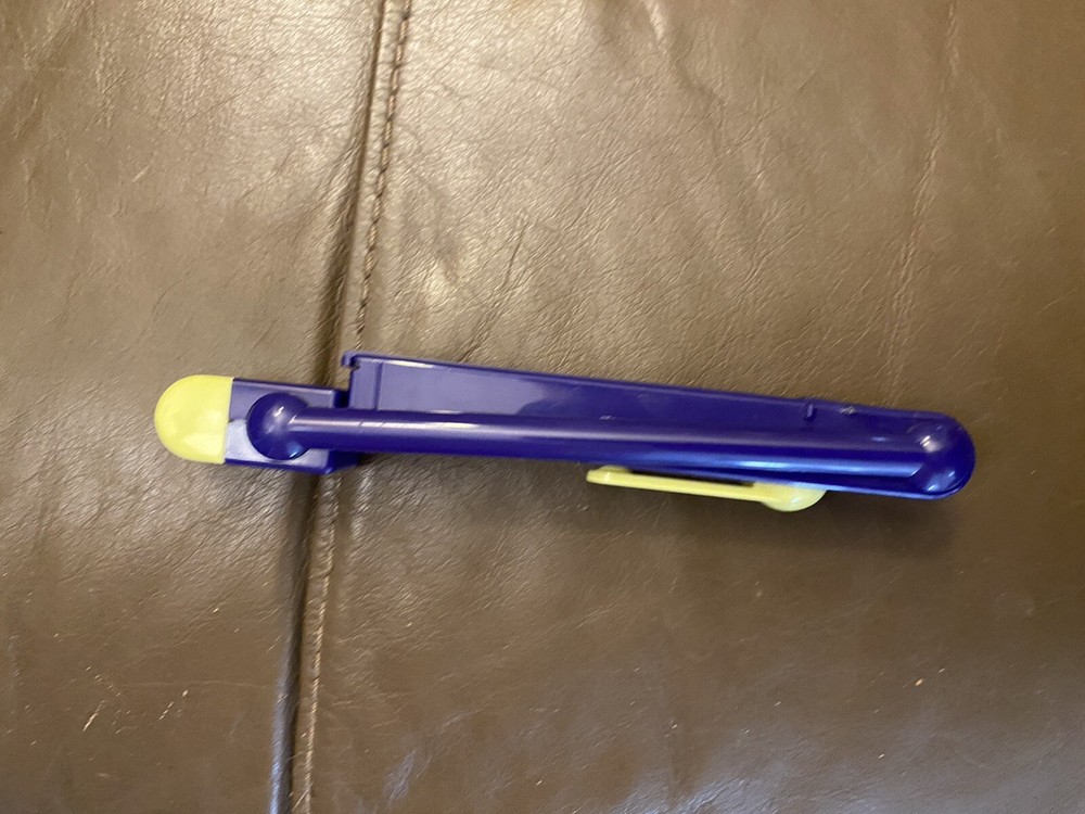 Goosebumps Folding Reading Light with Bulb - NOT TESTED