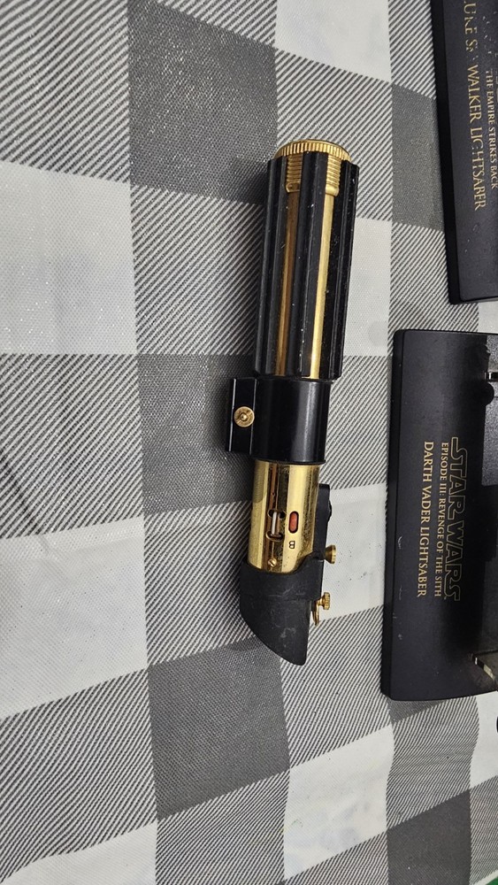 2005 star wars lightsaber master replicas .45 Scale