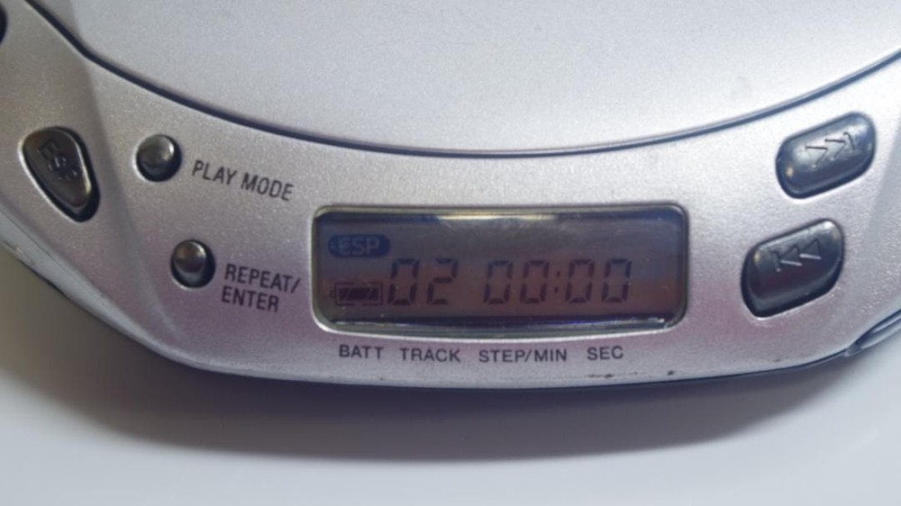 SONY D-E404 COMPACT DISC COMPACT PLAYER CD WALKMAN Silver Tested Used