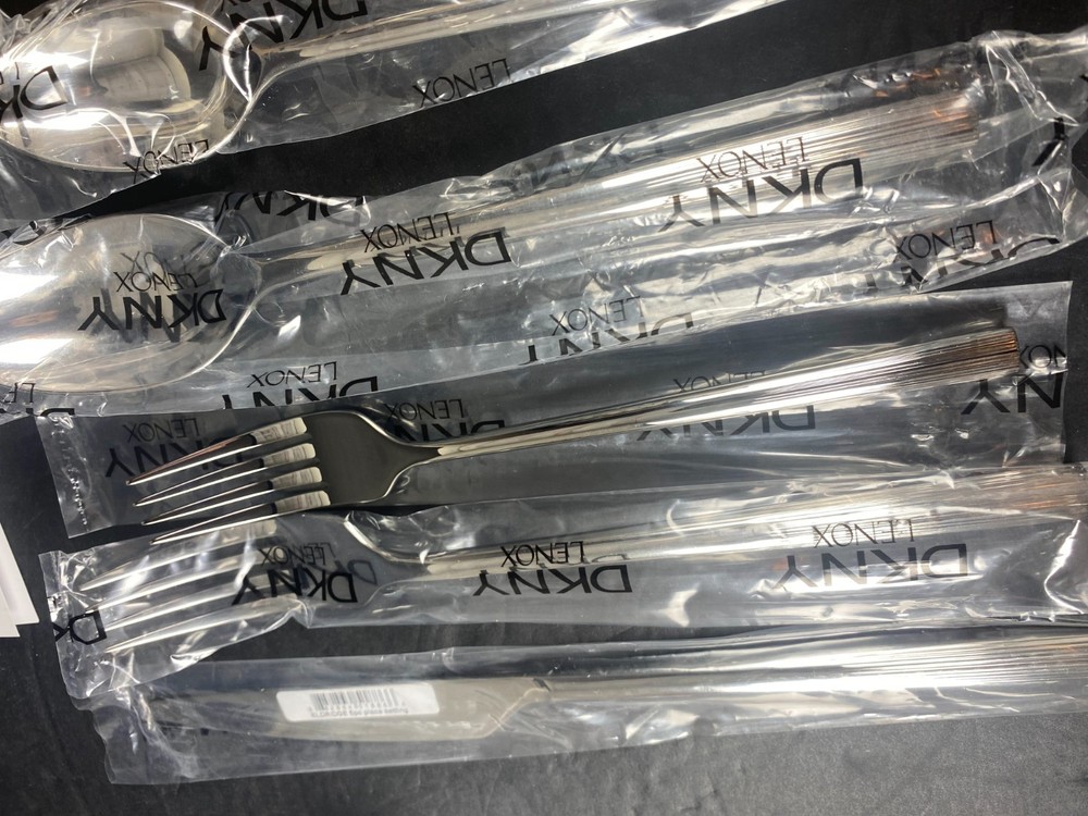 DKNY Eldridge 5-Piece Cutlery Set – Stainless Steel Flatware Silverware