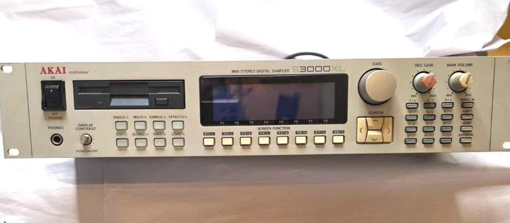 AKAI S3000XL Sampler Rackmount Vintage
