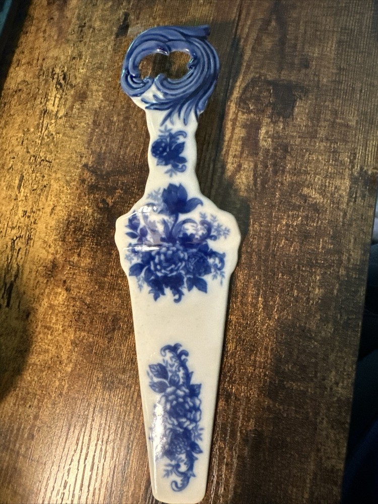 Vintage Blue And White Flower Cake Server