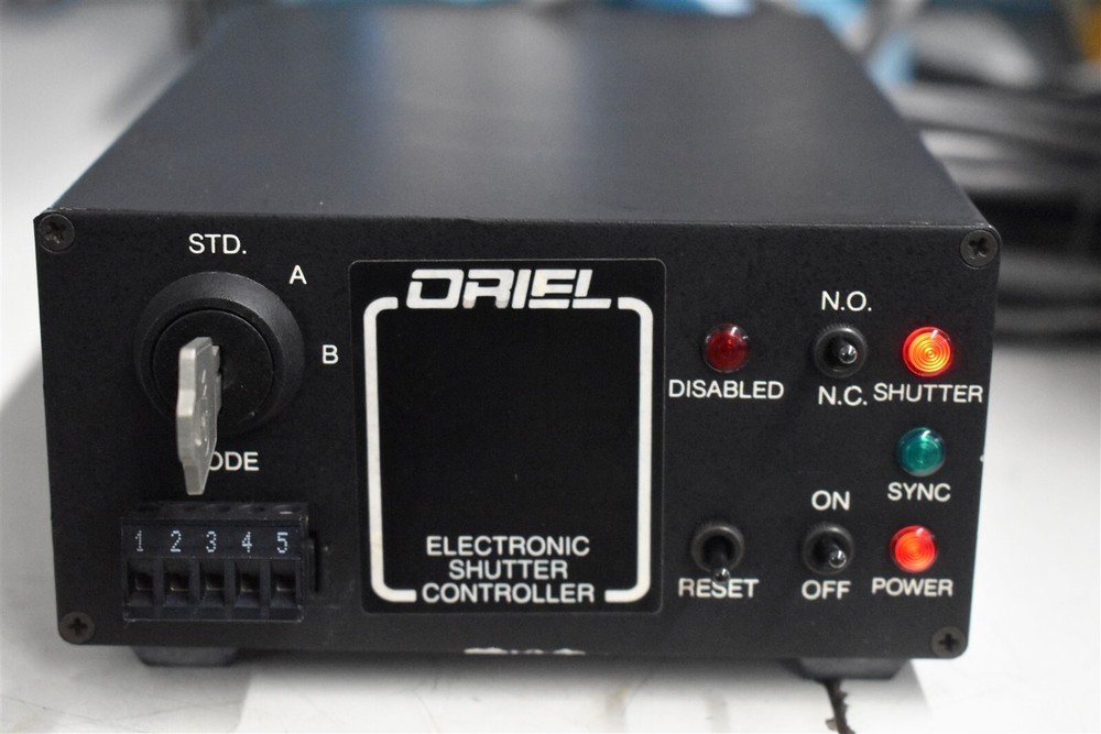 Oriel Electronic Shutter Controller Model: 76995
