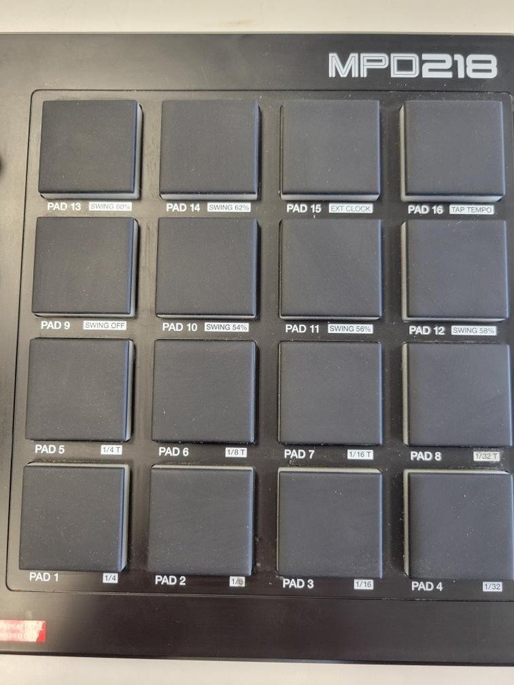 AKAI MPD218 (P27012370)