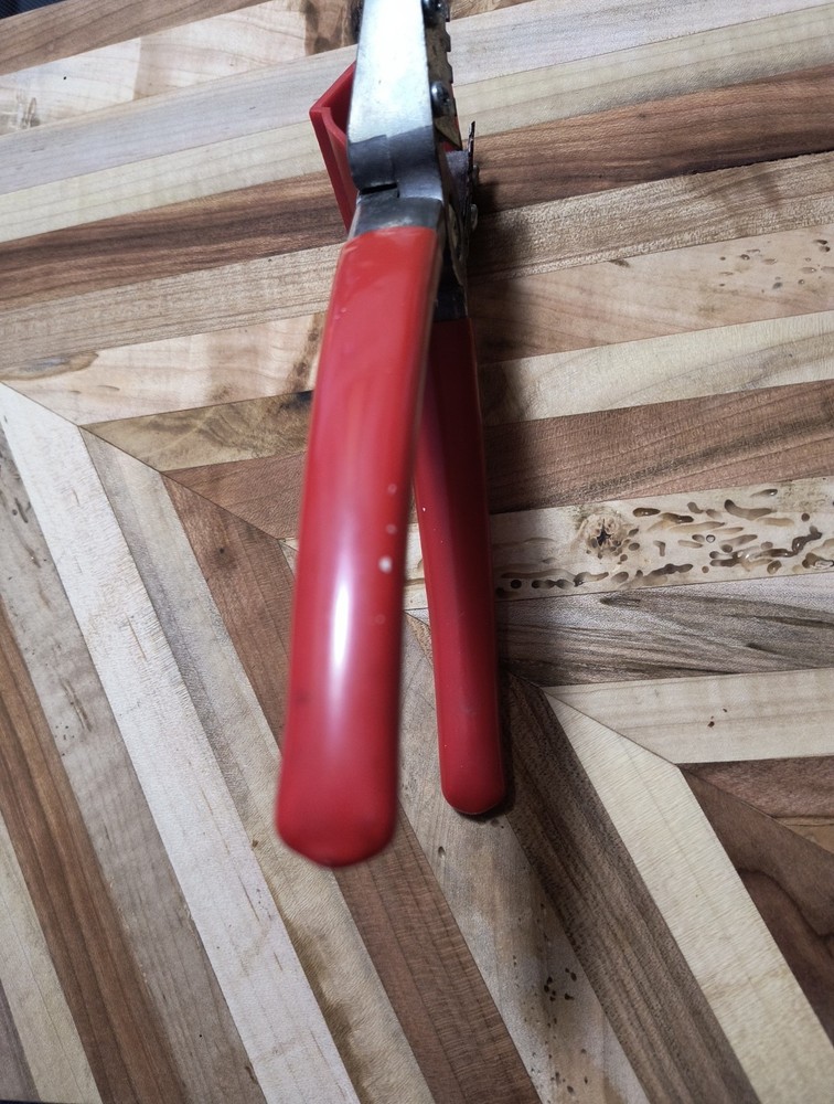 The Texan York Nut Sheller - Nut Cracker