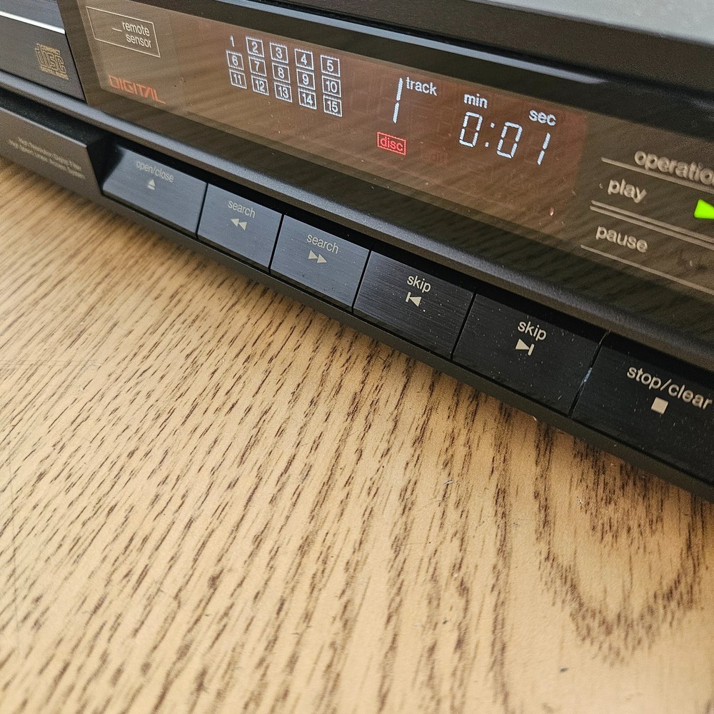RETRO (1987) Technics SL-P220 CD Player No Remote