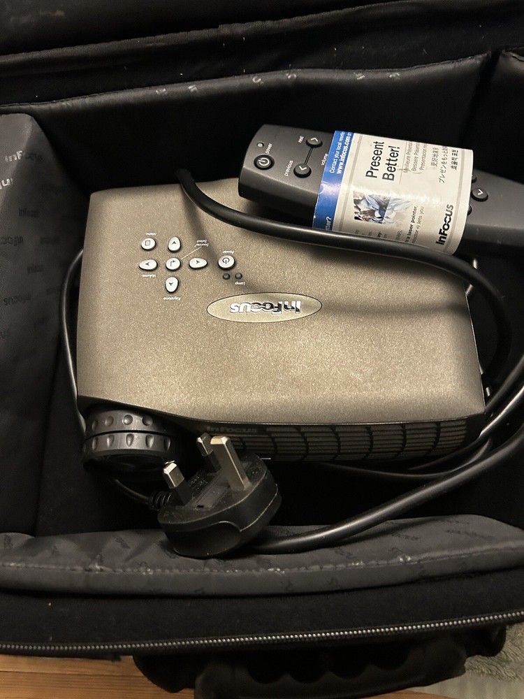 InFocus LP70+ Projector excellent Condition With Cables & Unused Remote & Case