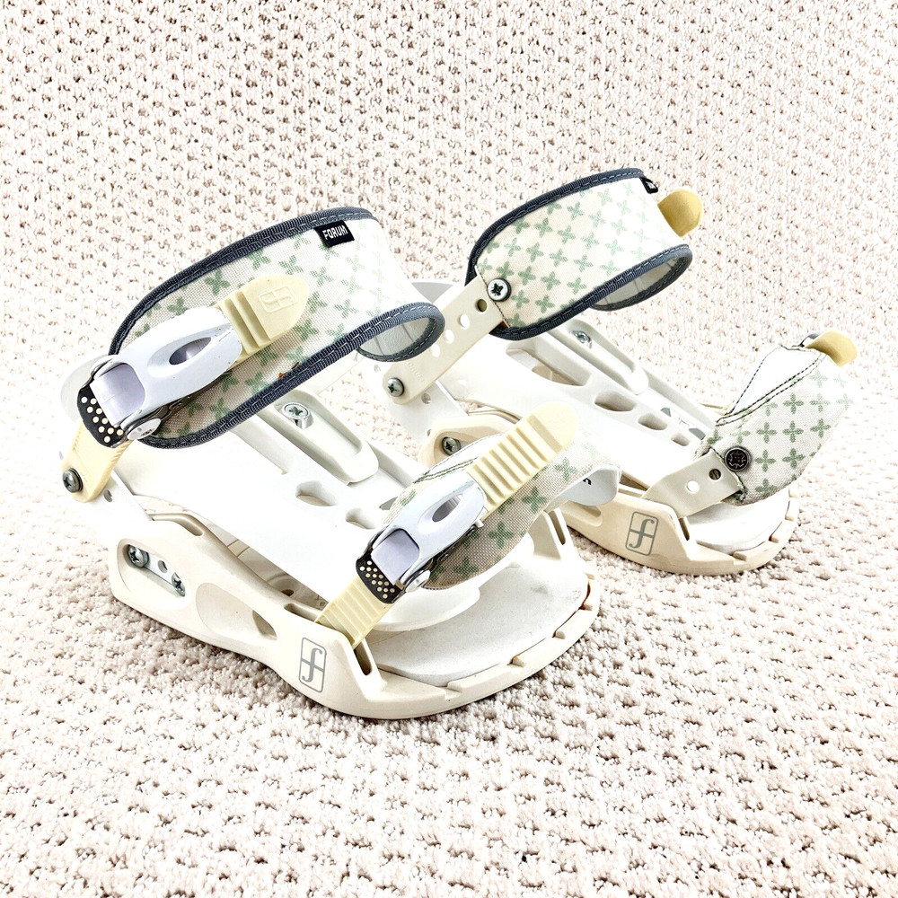 FORUM Snowboard Bindings Size S-M White Discs Hardware Screws Great Condition
