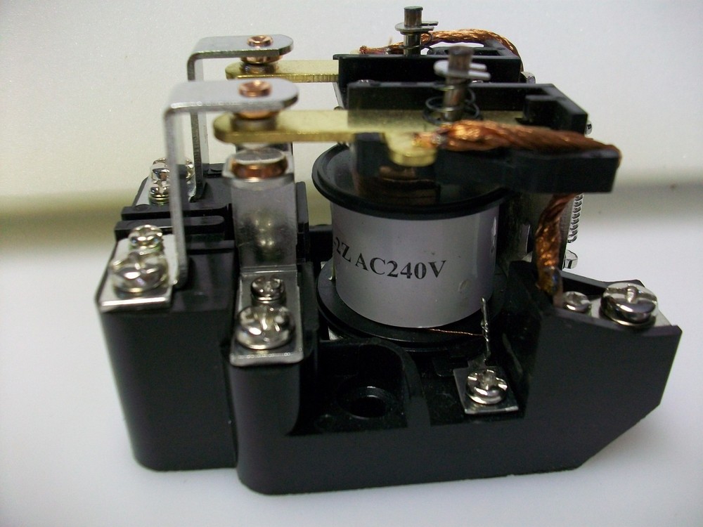 240 V. AC.   DPDT  40 AMP.  POWER RELAY