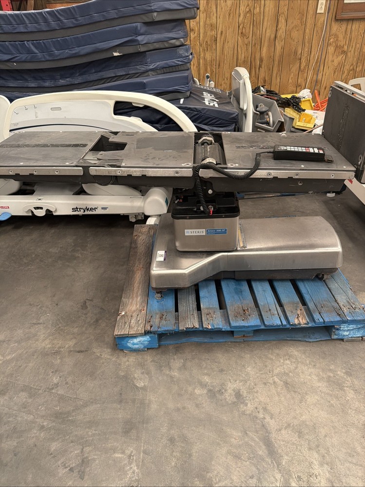 STERIS AMSCO 3085 SP Surgical Operating Table