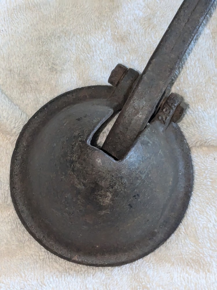 ANTIQUE Vintage 2BH / 2BA CAST IRON PUMP HANDLE and "Cap"