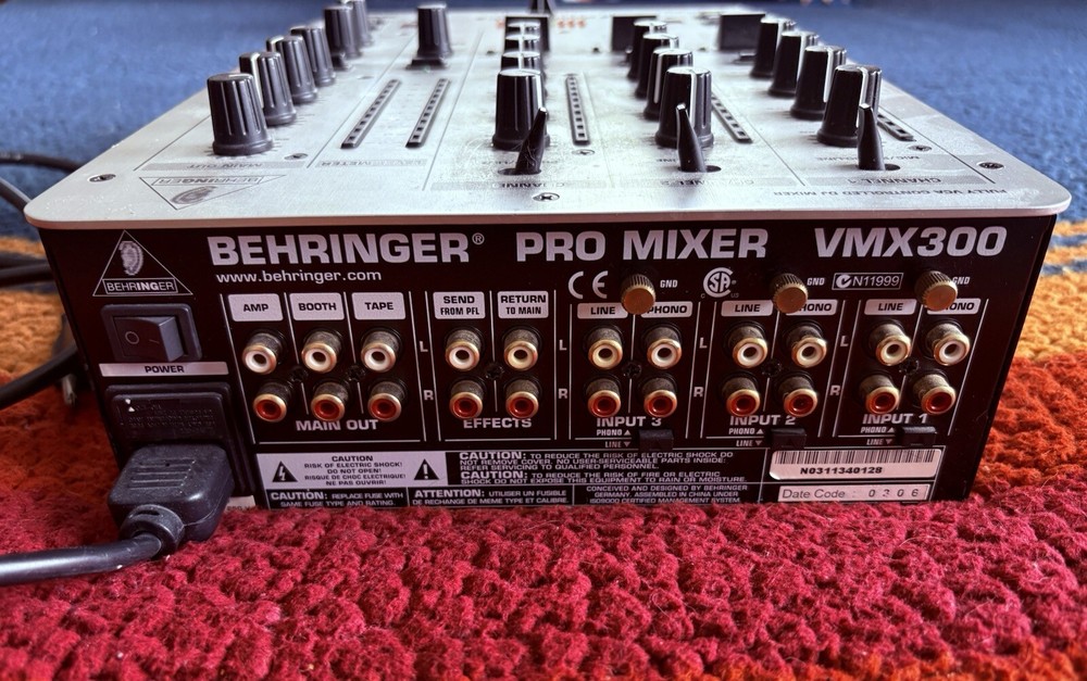 Behringer VMX 300 Pro DJ Mixer