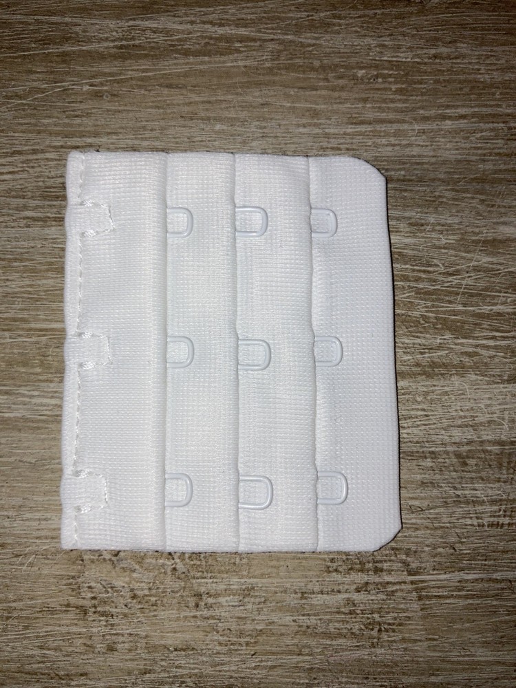 BRA EXTENDER 3 -HOOK , 3 ROWS - White 5.7x4.7cm