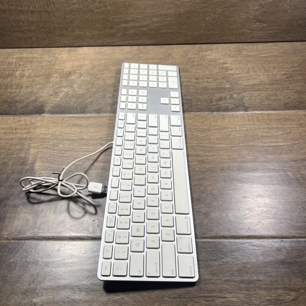 Apple A1243 Wired USB Slim Keyboard