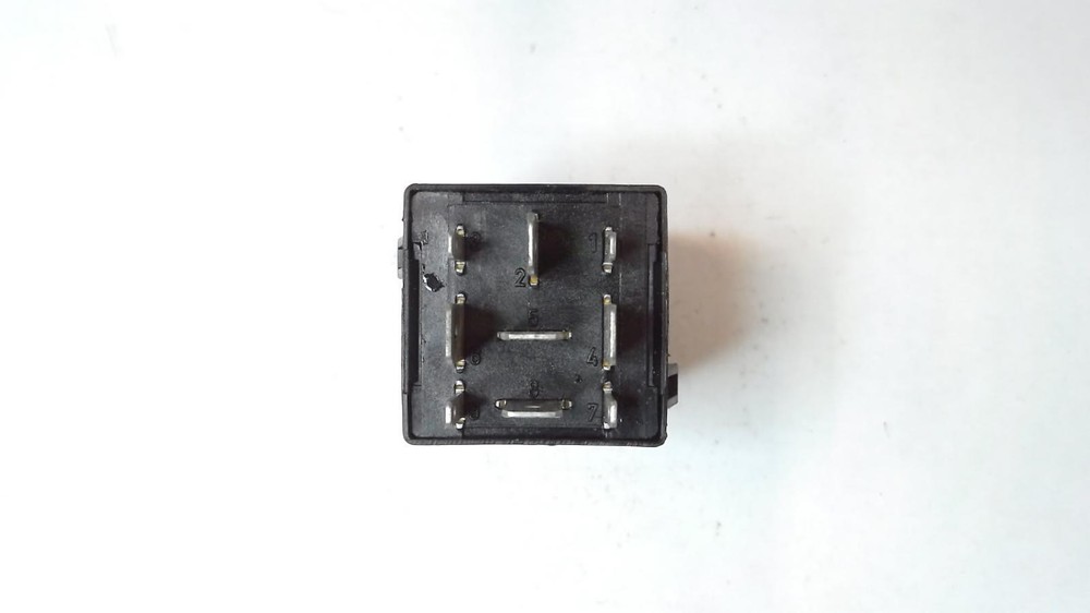 Volkswaguen 8K0907413A RELAY MODULE #649 INSIDE