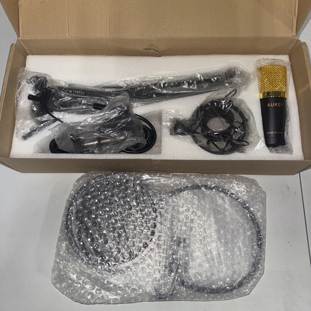 Aukey Studio / Gaming Microphone Model: GD-G1 / J4