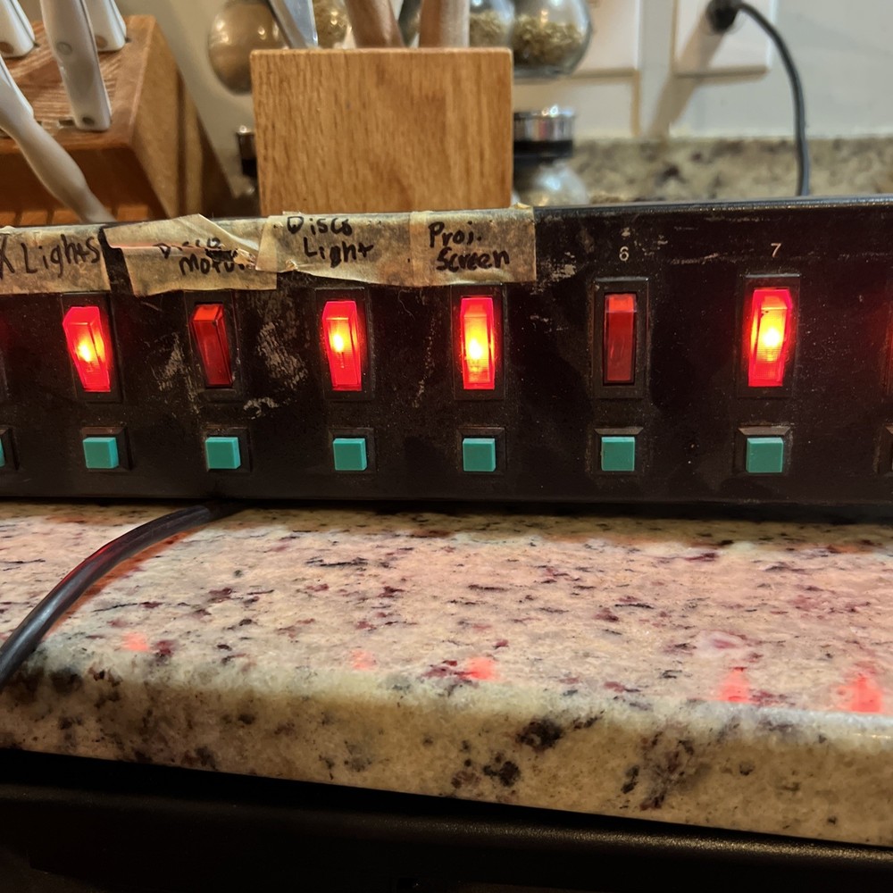 Superb Source Model pc 3 powers on 2 lights don’t turn on