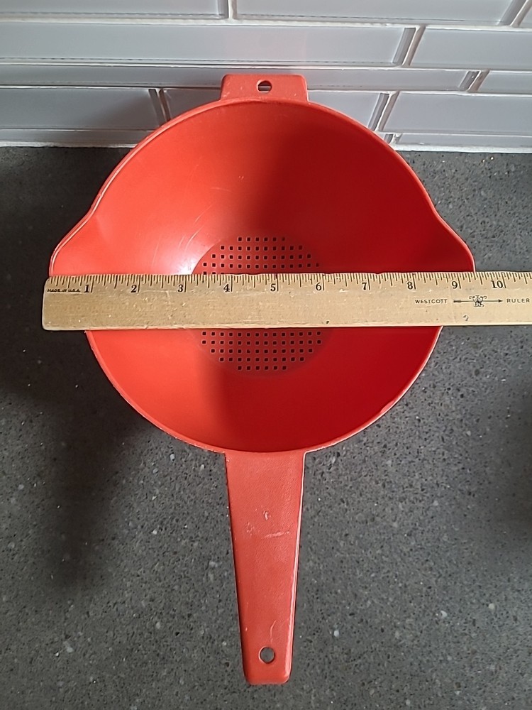 Vintage Tupperware #1523-2 Large 2 Quart Colander Strainer w/ Handle RED-ORANGE