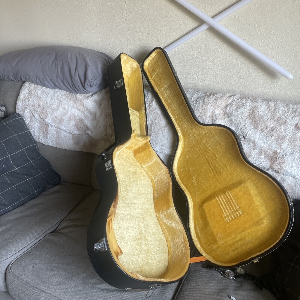 aria classical guitar Ac-20 With Original Case