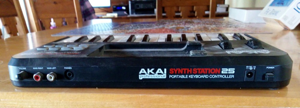 Akai professional synthstation 25 portable keyboard controller - used
